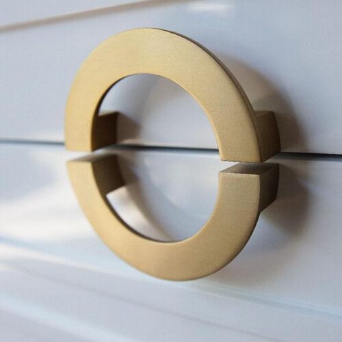 鋼烤金環形拉手床頭櫃 精品櫥窗般的質感：圖片 4