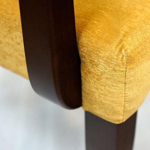 5星飯店金色絨面餐椅 溫暖的視覺焦點：圖片 5