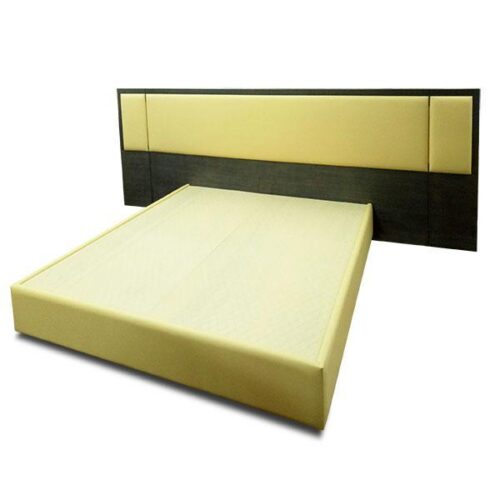 軟包深木色背板床架 完成主臥的色塊設計：圖片 1