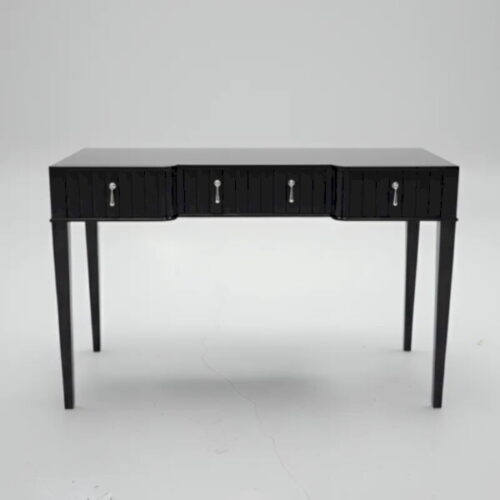 黑鋼烤經典辦公桌 營造低調都會風格：圖片 2