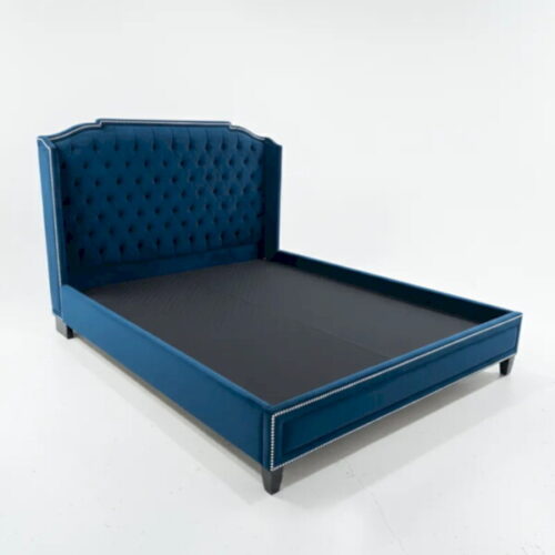 釘釦藍絨高背雙人床 勾勒華麗優雅輪廓：圖片 1