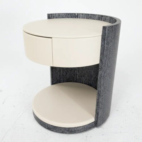 黑白環抱床頭櫃 勾勒空間的張力：圖片 1