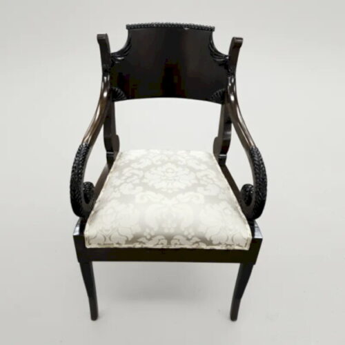 典藏款雕刻扶手椅 優雅入座：圖片 2